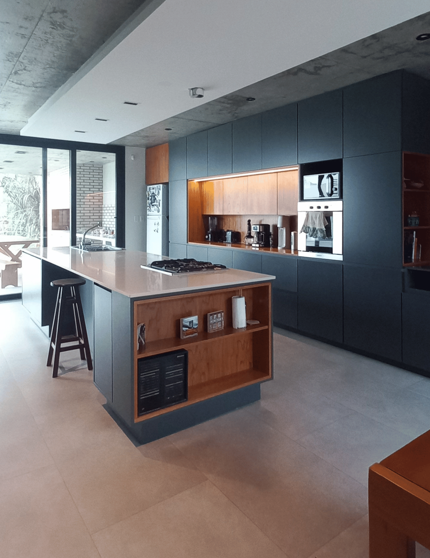 Cocina moderna con muebles de melamina - Imagen 4