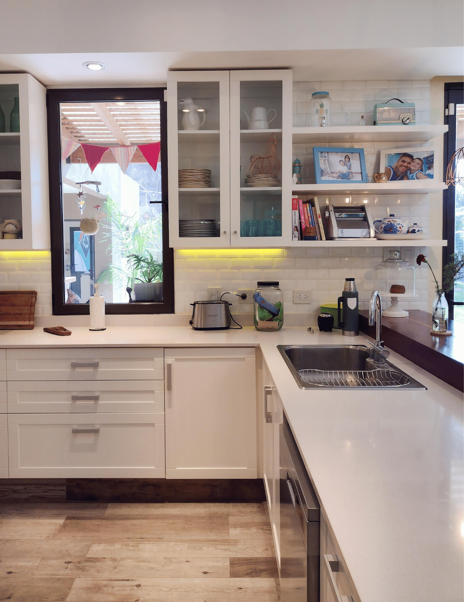 Cocina laqueada con acabados brillantes - Imagen 9