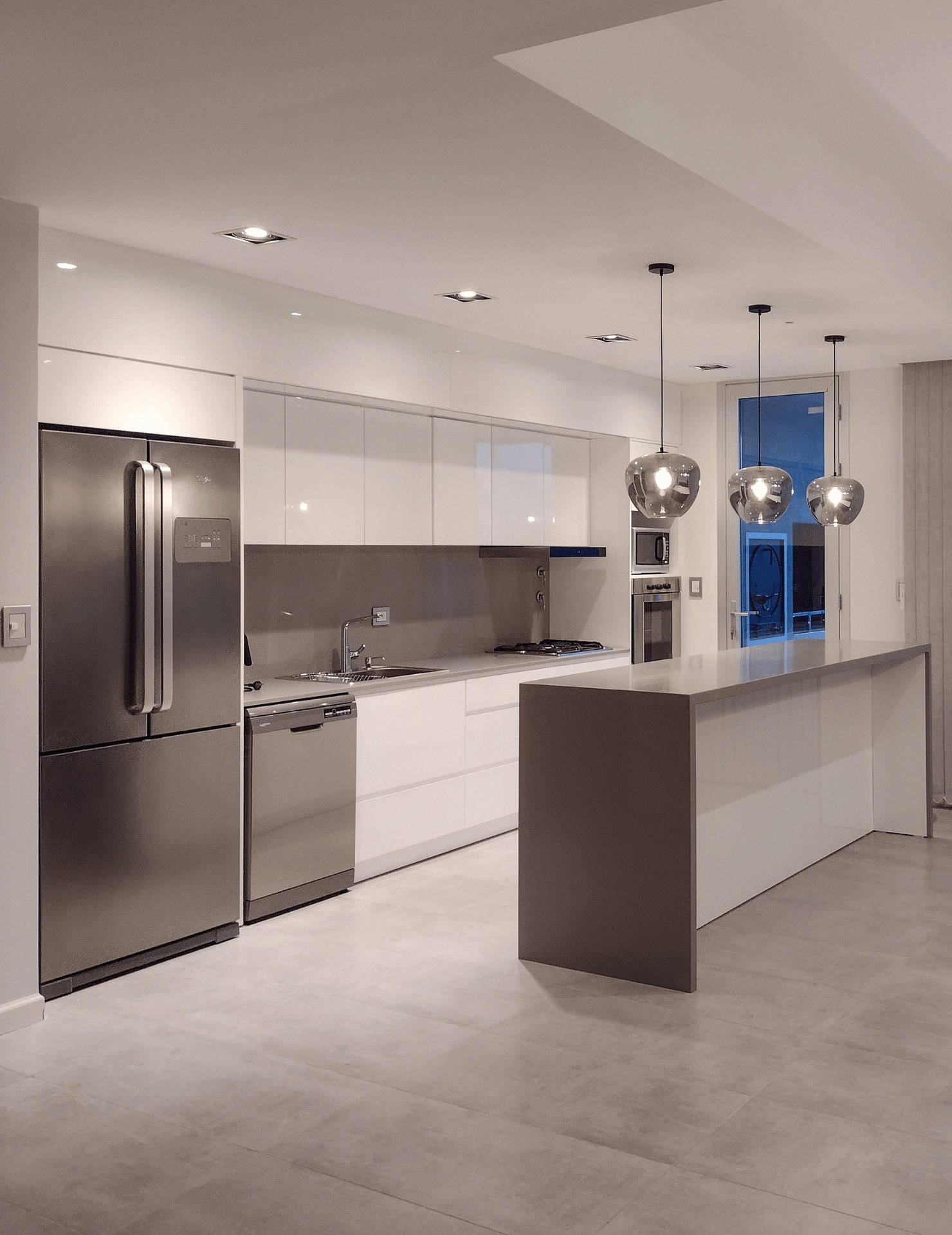 Cocina laqueada personalizada en Rafaela - Imagen 1