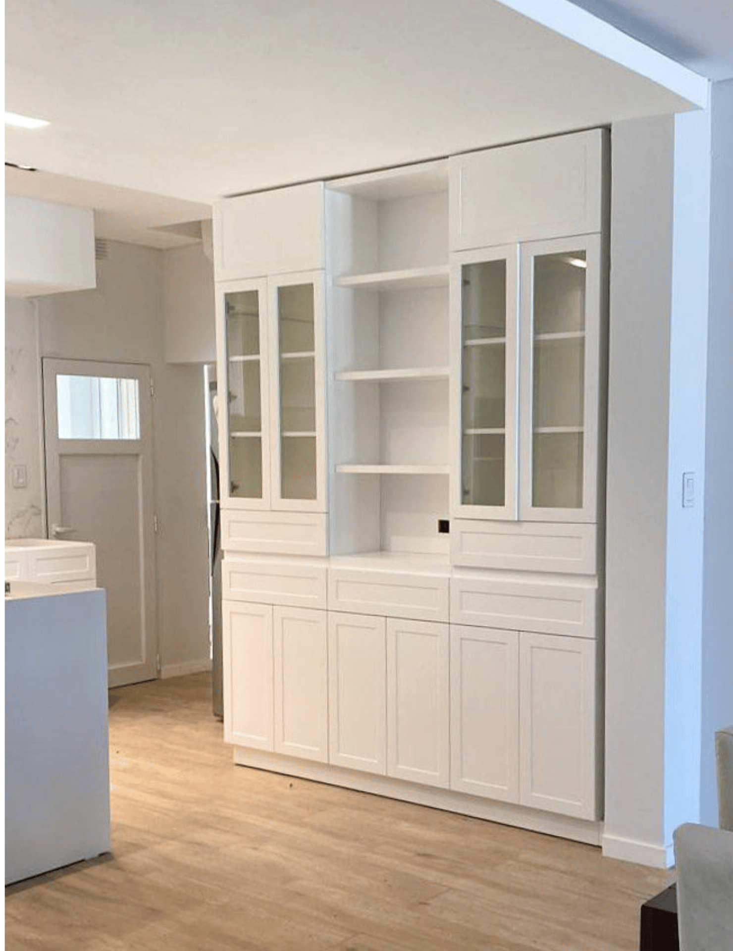 Cocina laqueada con diseño elegante - Imagen 21