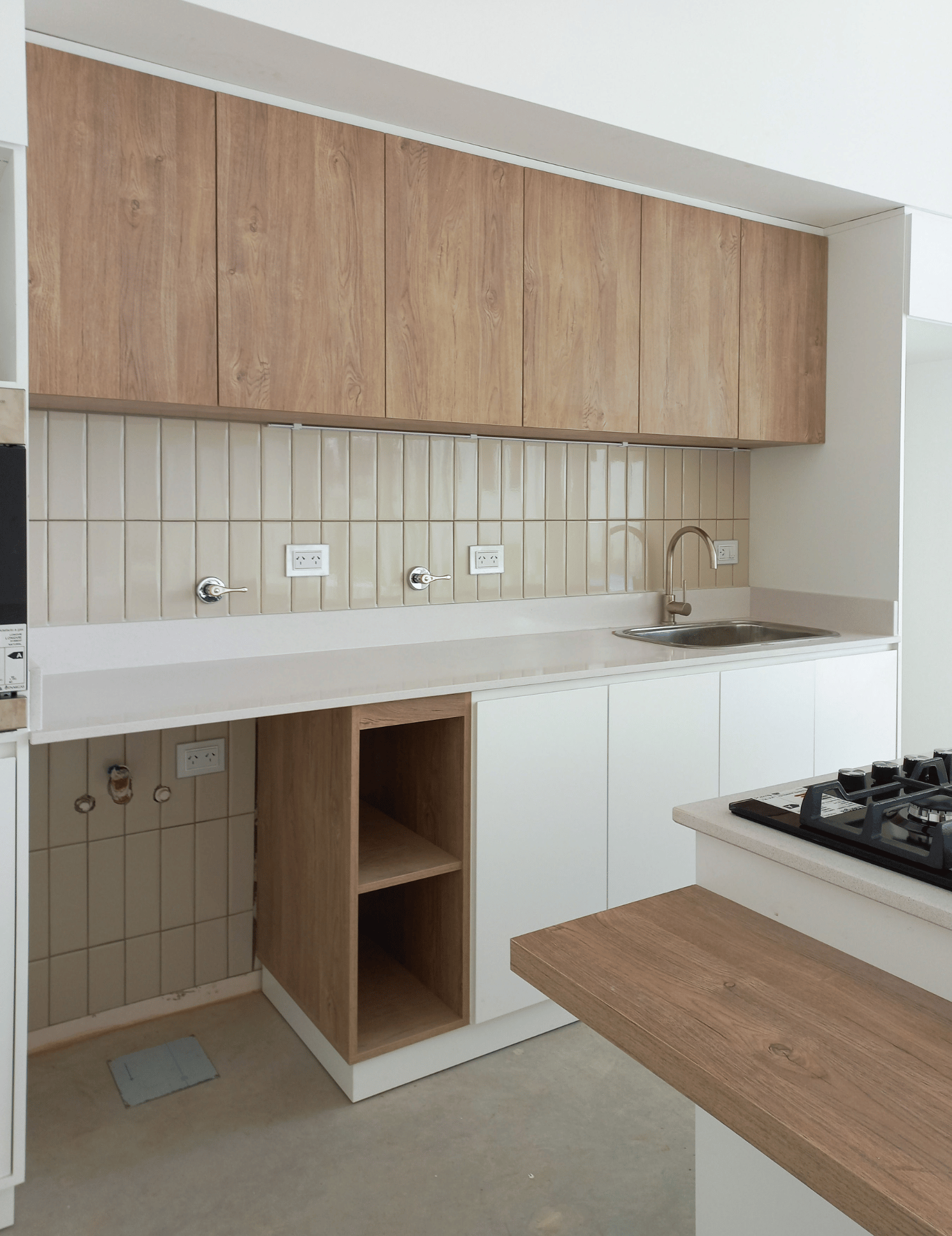 Cocina de melamina elegante y moderna - Imagen 19