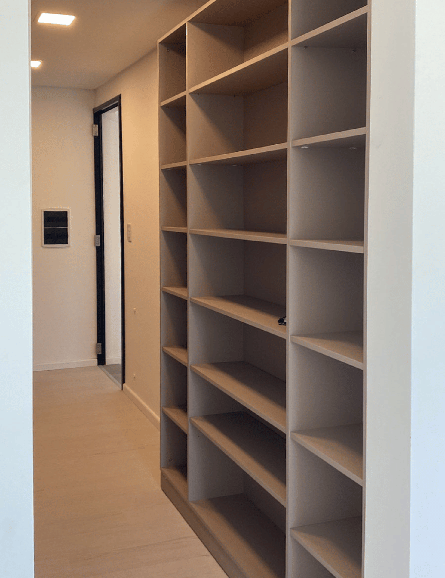 Vestidor de melamina con diseño sofisticado - Imagen 6